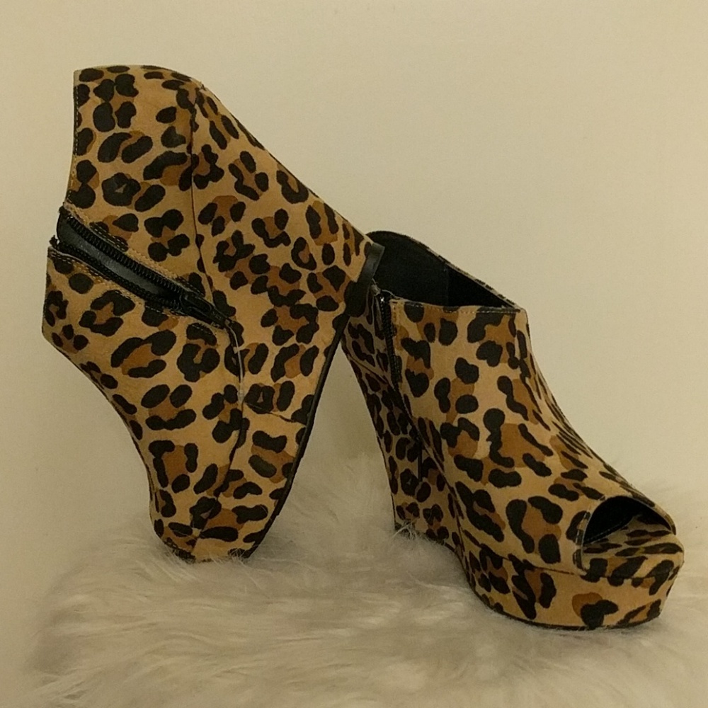 New 7.5 Mossimo Open Toe Wedge Animal Print